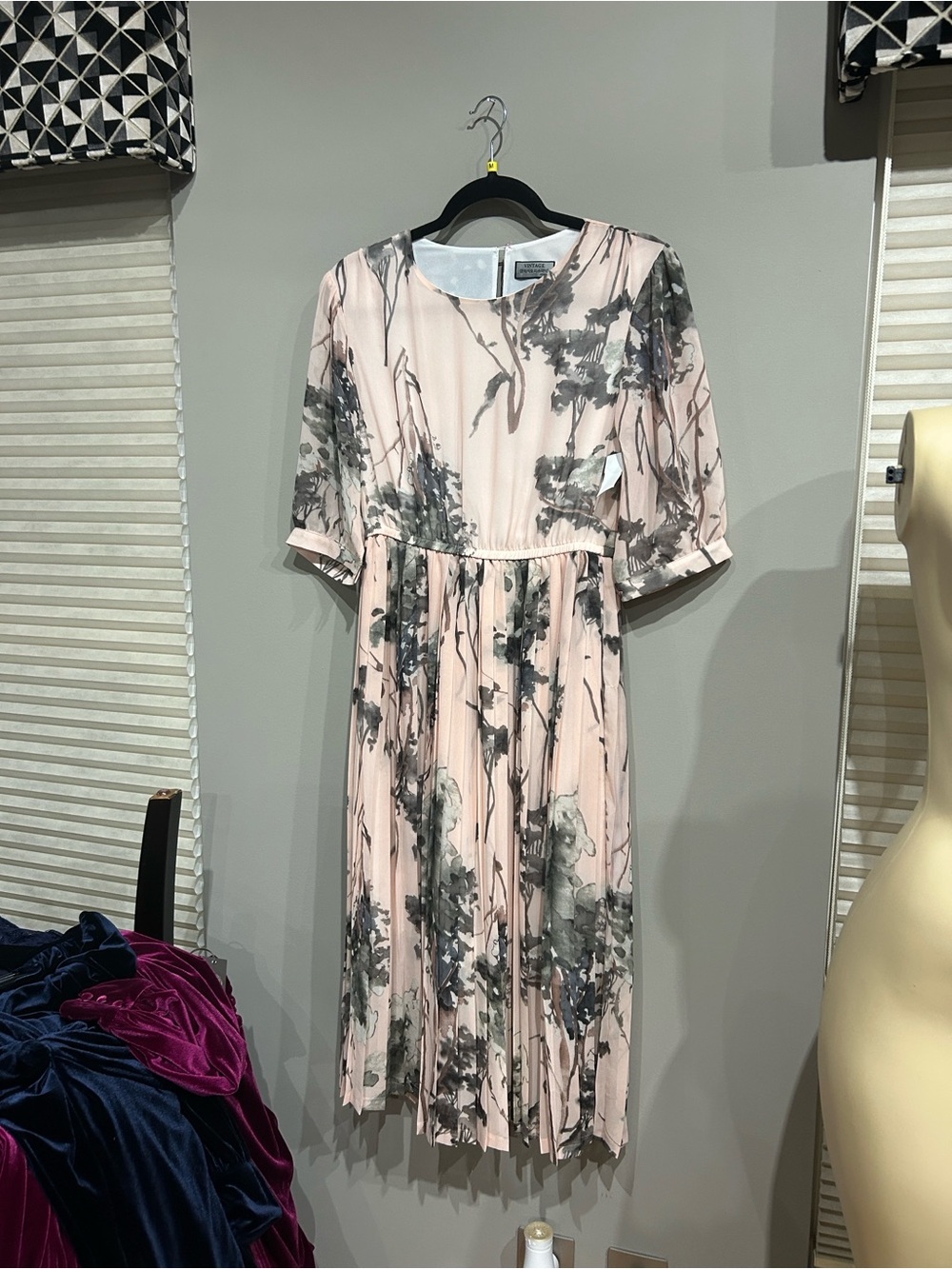 Elegant Blush Floral Midi Dress